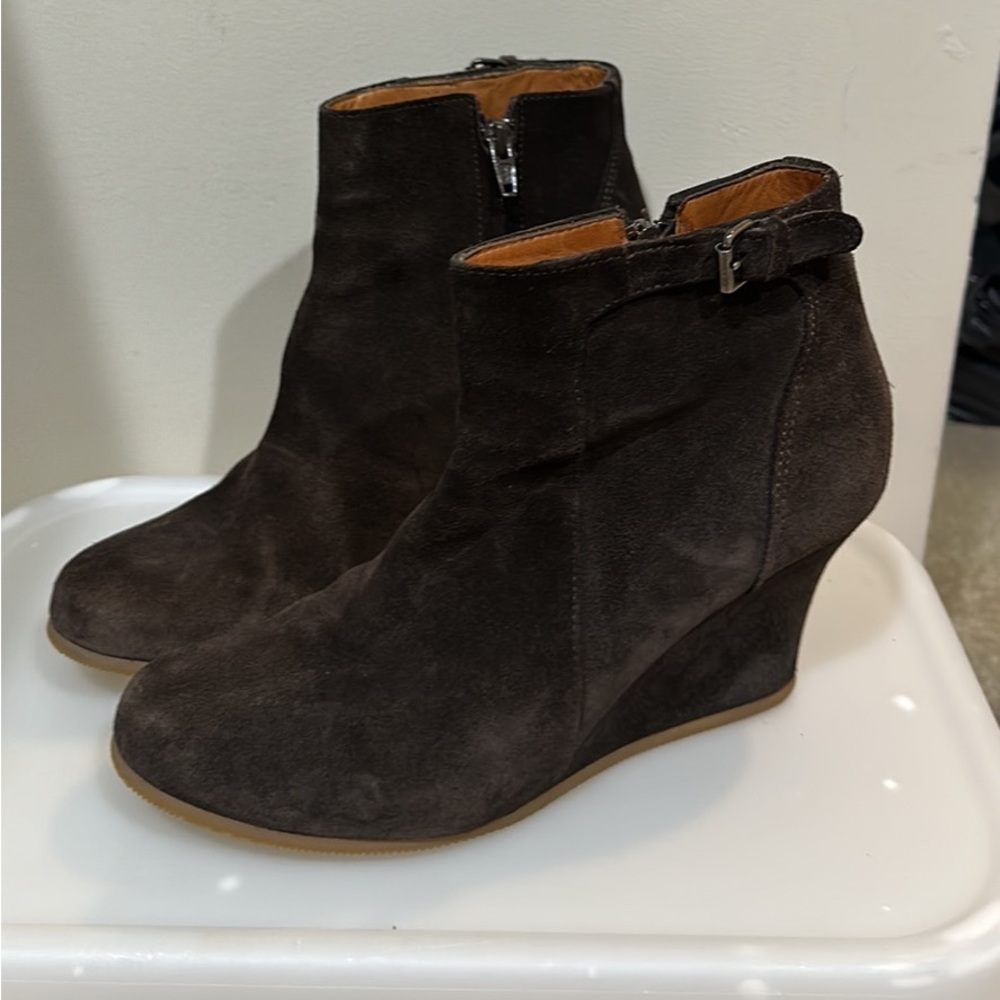 Lanvin Ankle boots round toe. Great condition